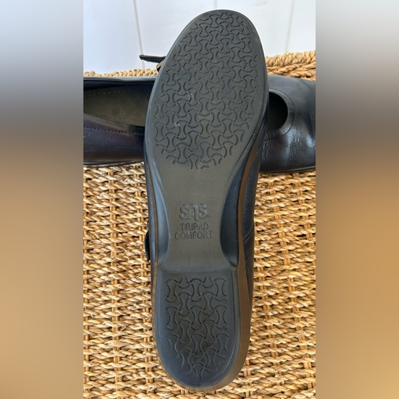 Black Mary Jane Women's Shoes - Picture 6 of 11